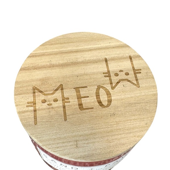 Sand + Paws Tropical Citrus Candle with Meow Cat Lid, 12 Oz - Picture 2 of 4